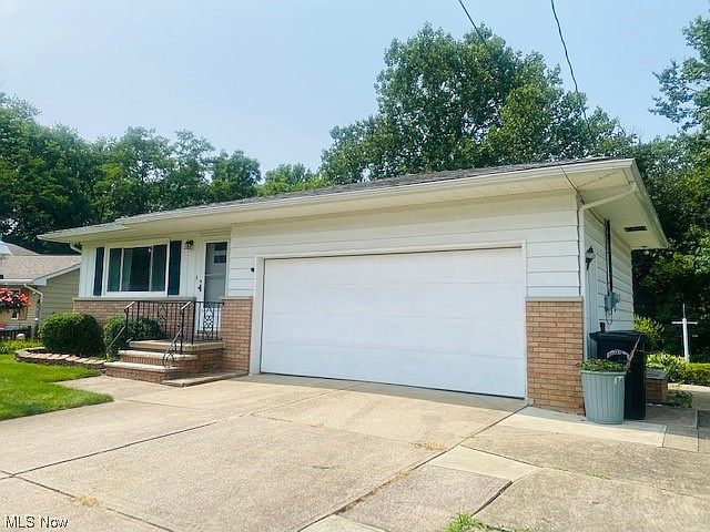 1st image of 150 Pinewood Dr