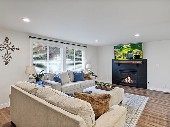 4th image of 475 NE Alder Street