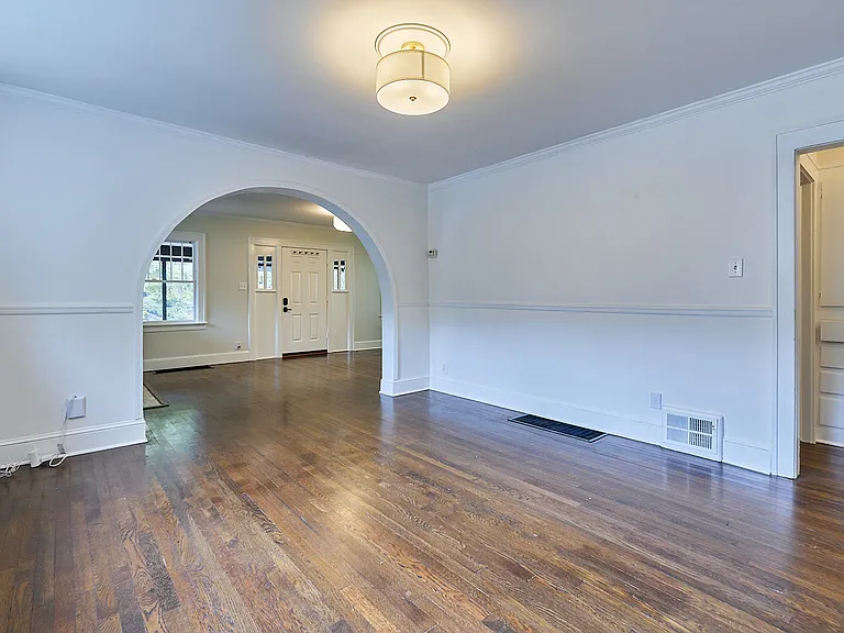5740 Charlotte St — Photo 7