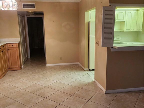 3rd image of 104 Westbury E