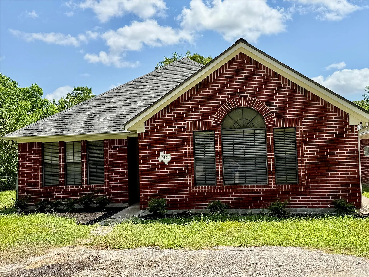 3 bed, 3.0 bath, 1991 sqft, $2,500 — Photo 4