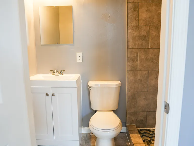 1321 W Lafayette Ave — Photo 5