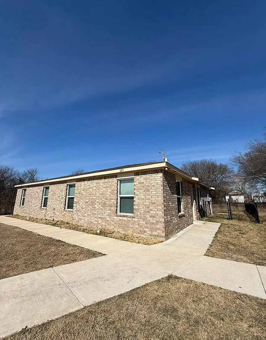3 bed, $1,250 — Photo 1