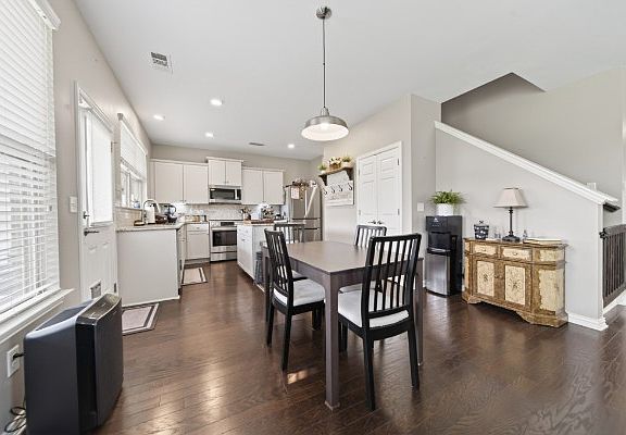 5th image of 404 Black Thorn Ln