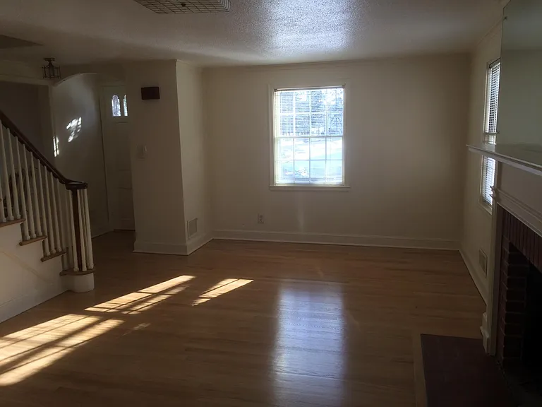 16 Thomson Rd — Photo 3