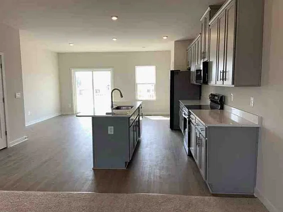 289 Huntwell West Ave — Photo 3