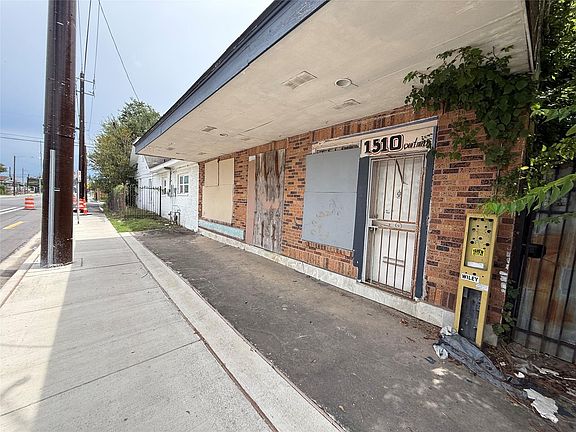 4th image of 2319 McKee St