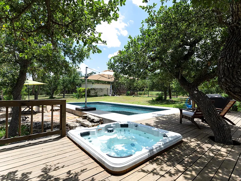 124 S Rainbow Ranch Rd — Photo 2