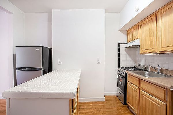 2nd image of 8 Jones St APT 3