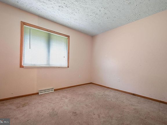 4th image of 282 Beechwood Ave
