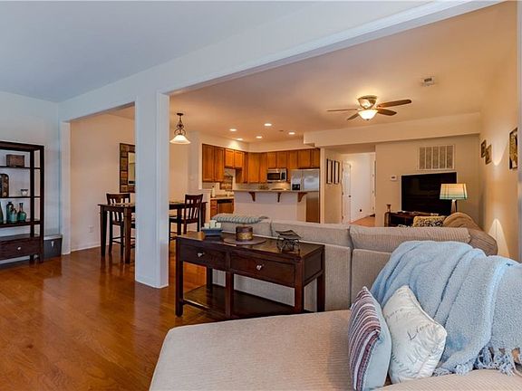 5th image of 217 Ashton Dr