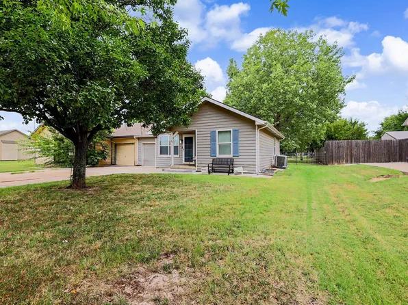 810 E 3rd St, Douglass, KS 67039