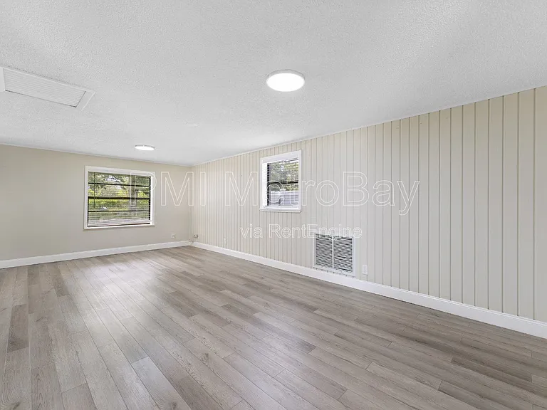 6121 N Falkenburg Rd — Photo 17