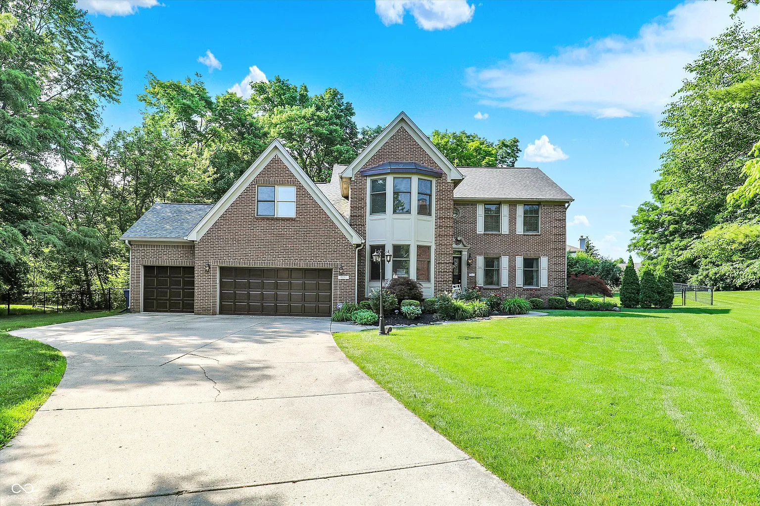 8261 Twin Pointe Cir photo 1