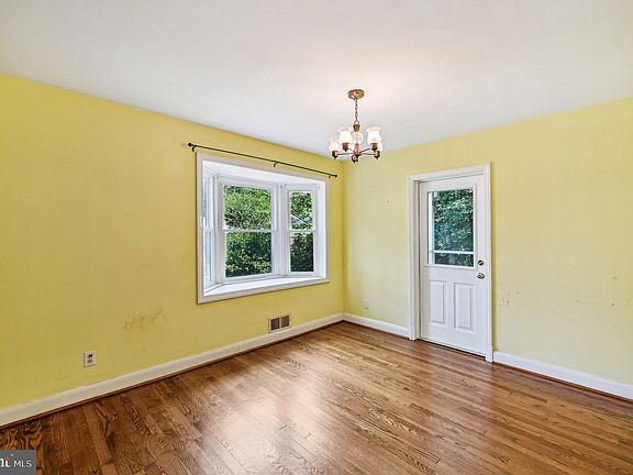4th image of 105 Hatton Dr