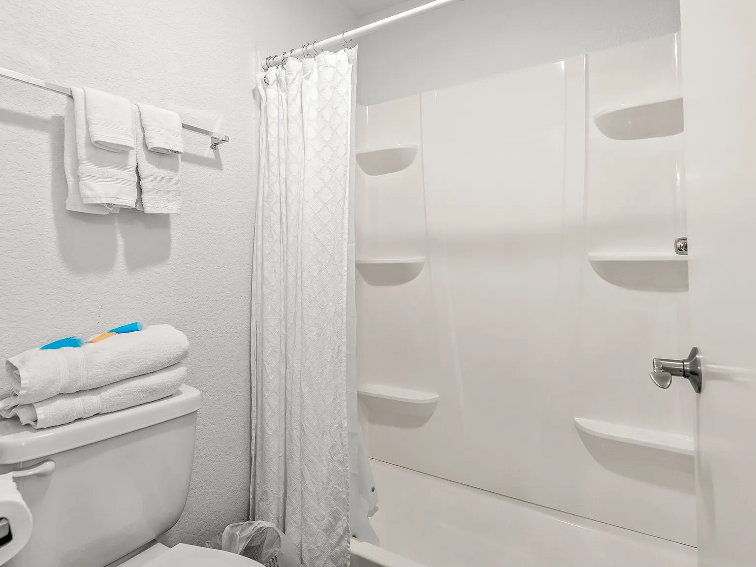 228 Spaces - Furnished Micro-Living Apartments — Photo 2
