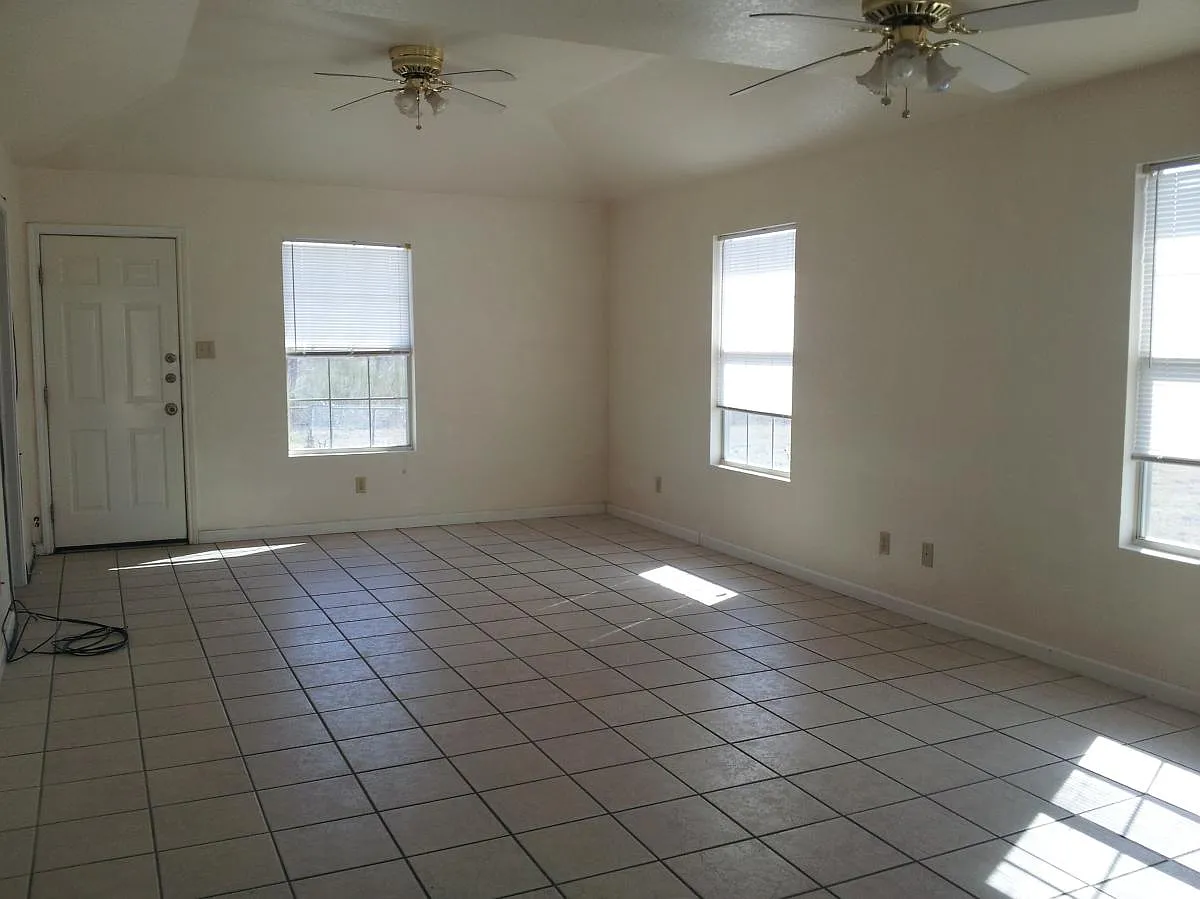 2 bed, $1,250 — Photo 3