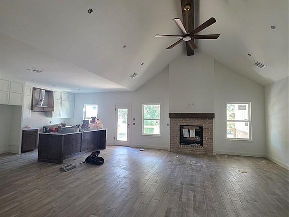 2nd image of 1292 Sue Ln