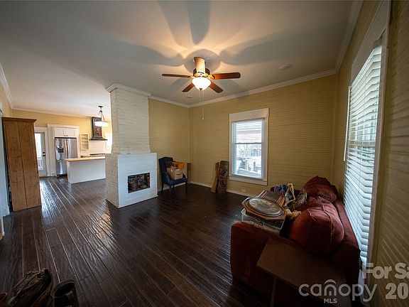 3rd image of 115 Poplar St