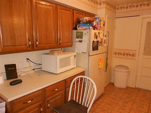5th image of 313 W Vista Dr