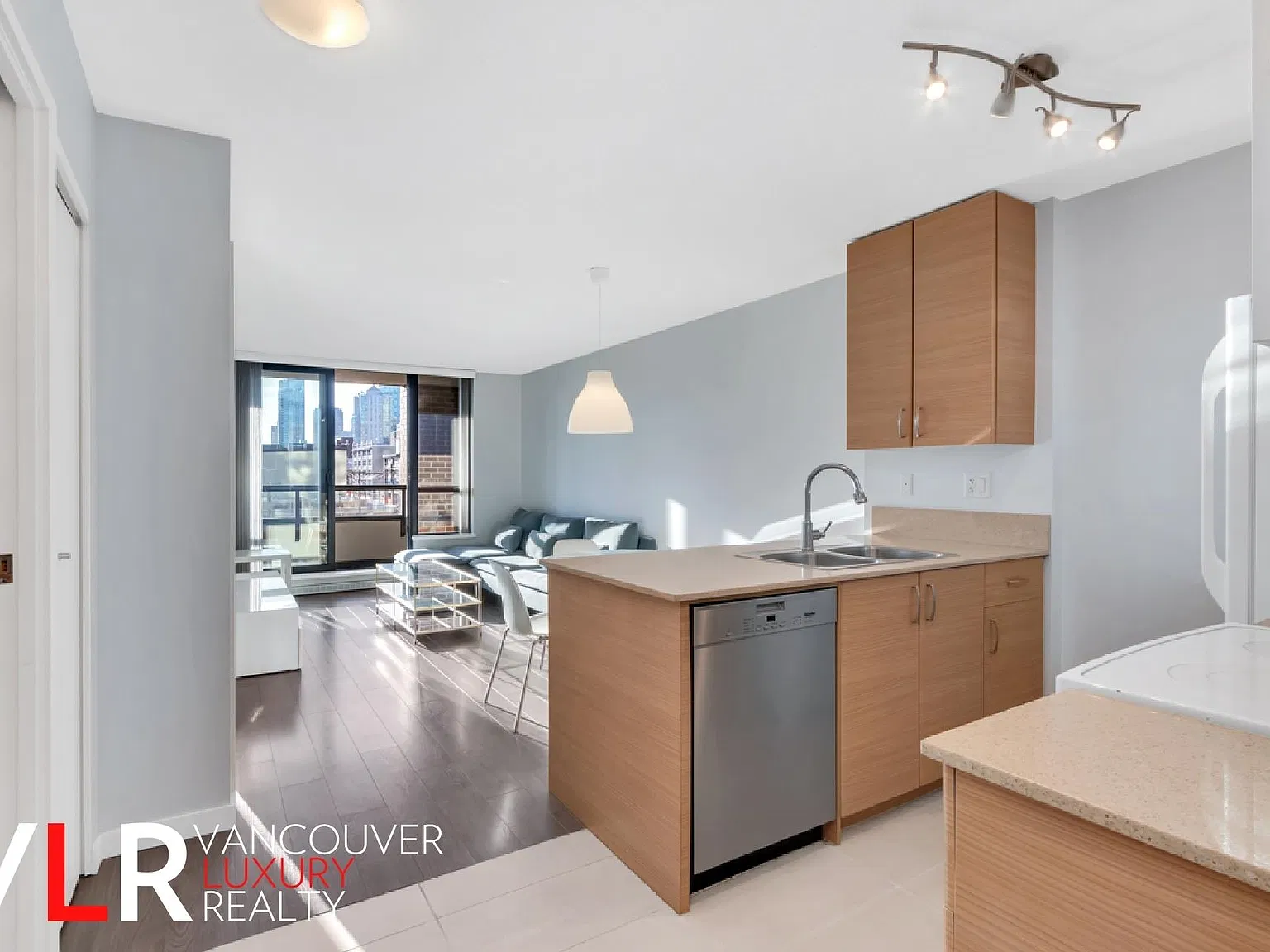 1 bed, 599 sqft, $2,595 — Photo 2
