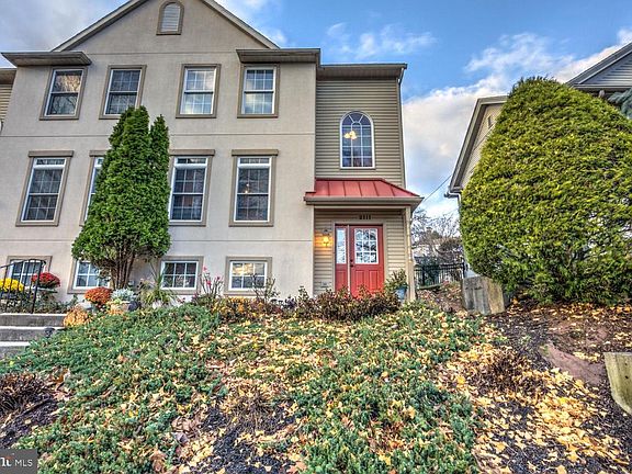 2nd image of 2111 Fairview St