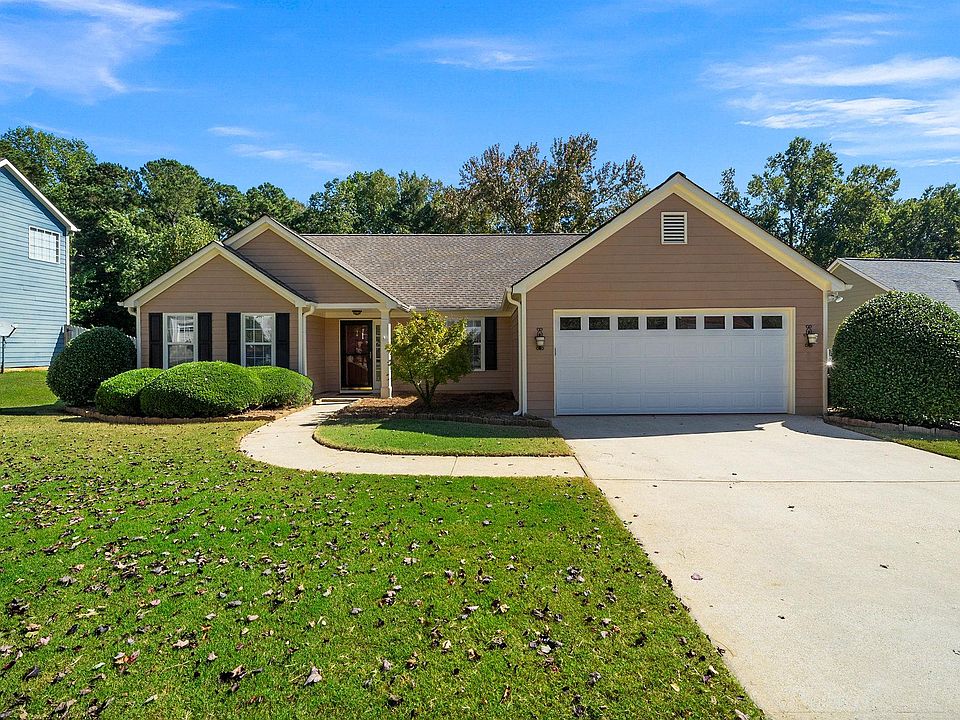 1st image of 354 Silverthorn Dr NW