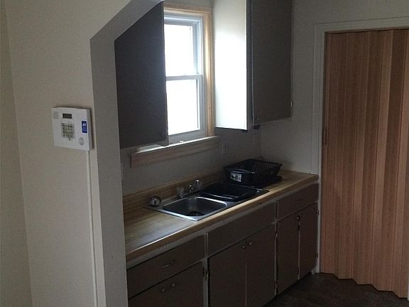 2nd image of 422 W Elza Ave
