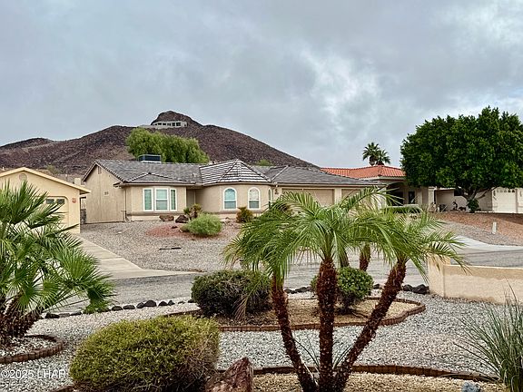 4th image of 4036 Bluegrass Dr