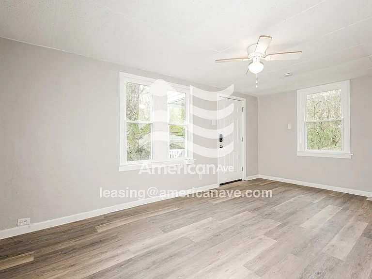 1418417_004_living_room_13699548.jpg