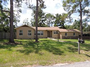 922 E Caroline St, Tavares, FL 32778