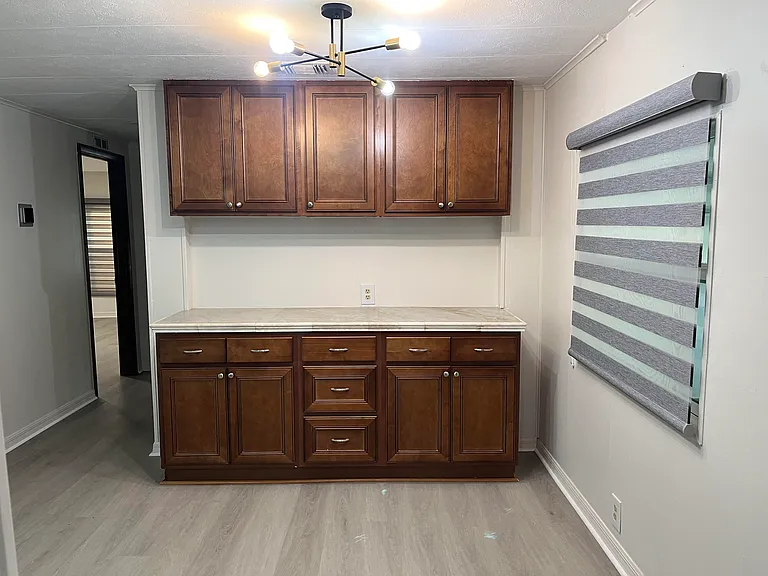 2425 Harden Blvd — Photo 14