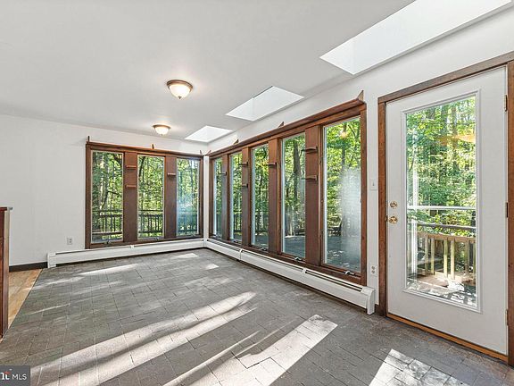 5th image of 74 Stony Brook Rd