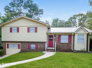 220 Oak Dr W, Trussville, AL 35173