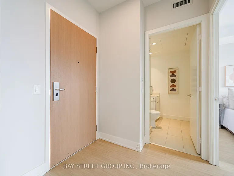 7 Grenville St #3211 — Photo 3