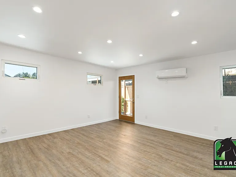 1124 W 49th St #1/2 — Photo 8