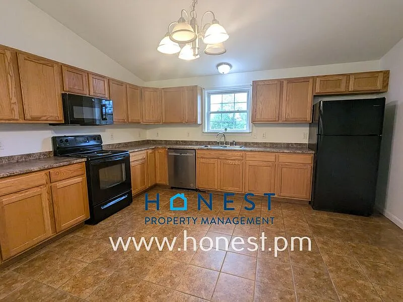 2 bed, 1.0 bath, $1,950 — Photo 3