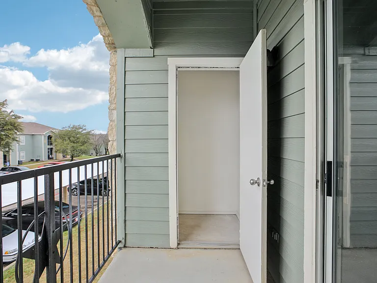 Stone Creek Apartments — Photo 42