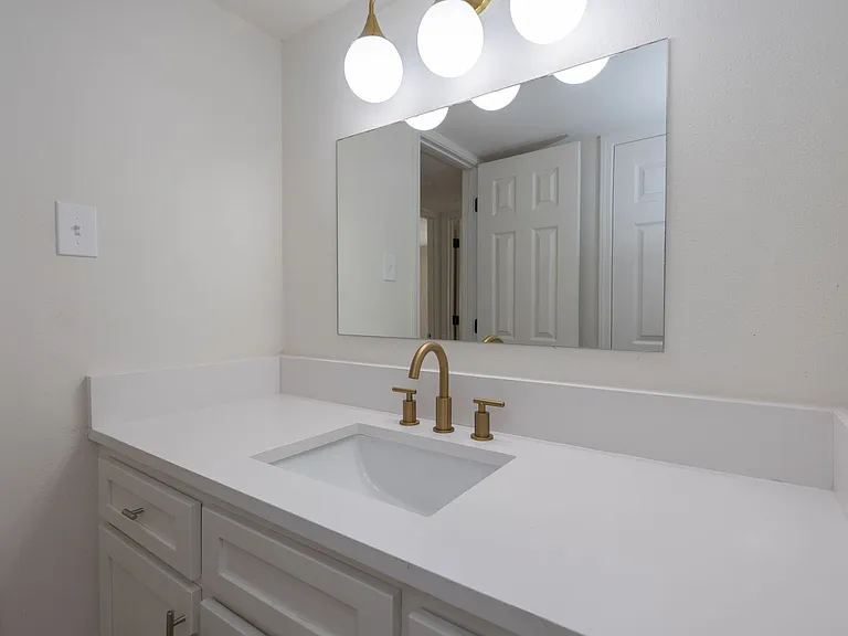 1100 Park Ln #202 — Photo 11