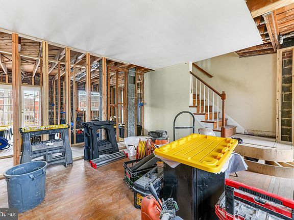 4th image of 1806 Loch Shiel Rd