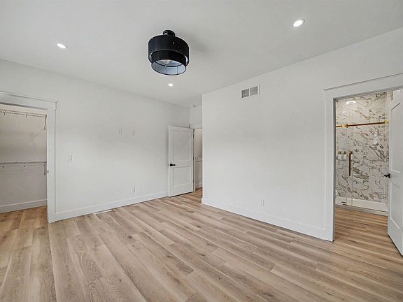 4th image of 1133 Harvey St