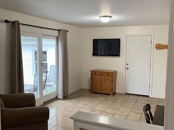 4th image of 16 Beaver Dr