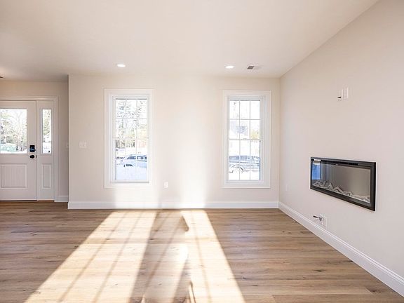 4th image of 64 Lois Ln