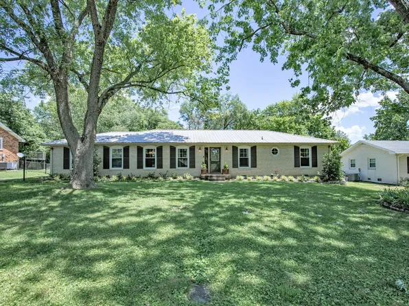 124 Greenyards Pl, Hendersonville, TN 37075