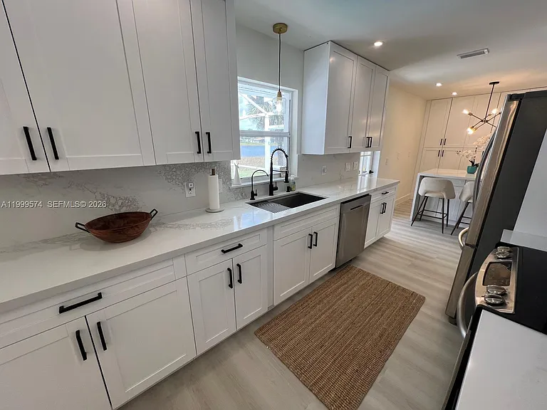 503 Jackson Ave — Photo 16