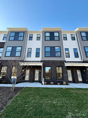 400 Willow Ave Photo 1