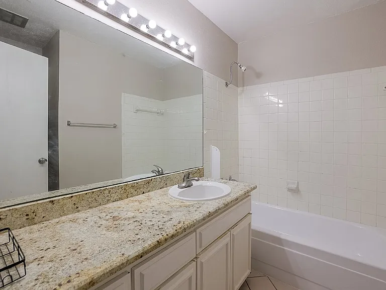 13619 Flagstone Ln — Photo 6