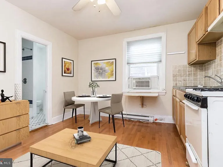314 S 12th St #2R — Photo 2