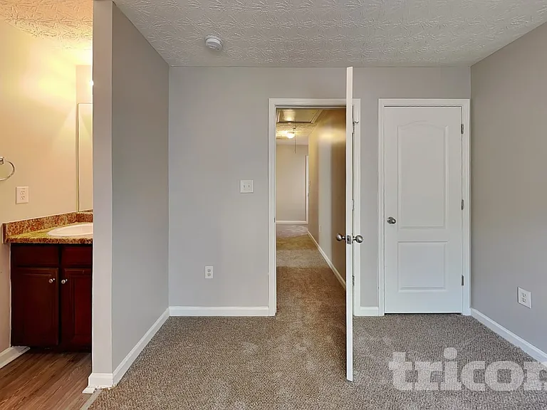 1047 Wedgewood Ct — Photo 12