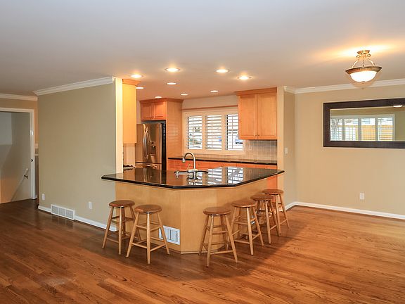 4th image of 2241 E Bryan Cir